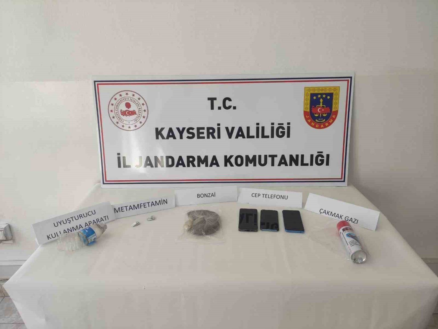 jandarmadan-uyusturucu-operasyonu-1-gozalti