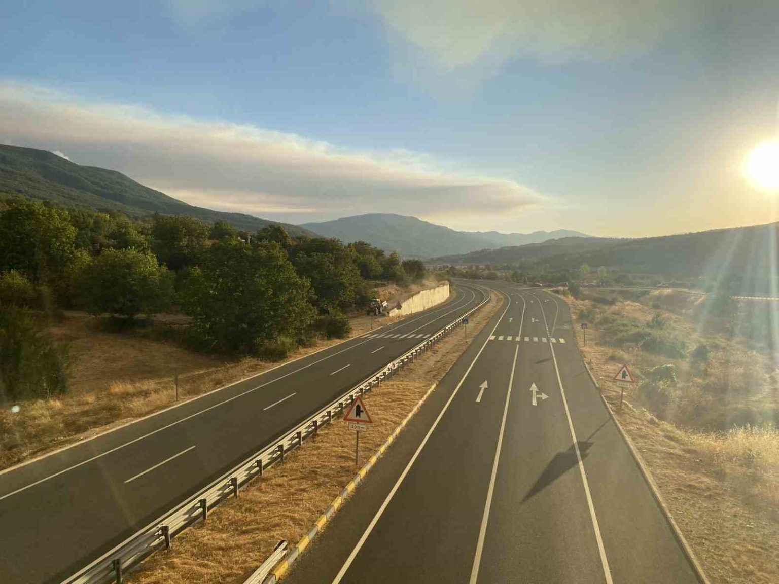 karabukun-safranbolu-ilcesi-ile-kastamonunun-arac-ilcesi-sinirlarindaki-orman-yanginlari-sebebiyle-kastamonu-karabuk-kara-yolu-karabuk-ve-kastamonunun-arac-ilceleri-arasinda