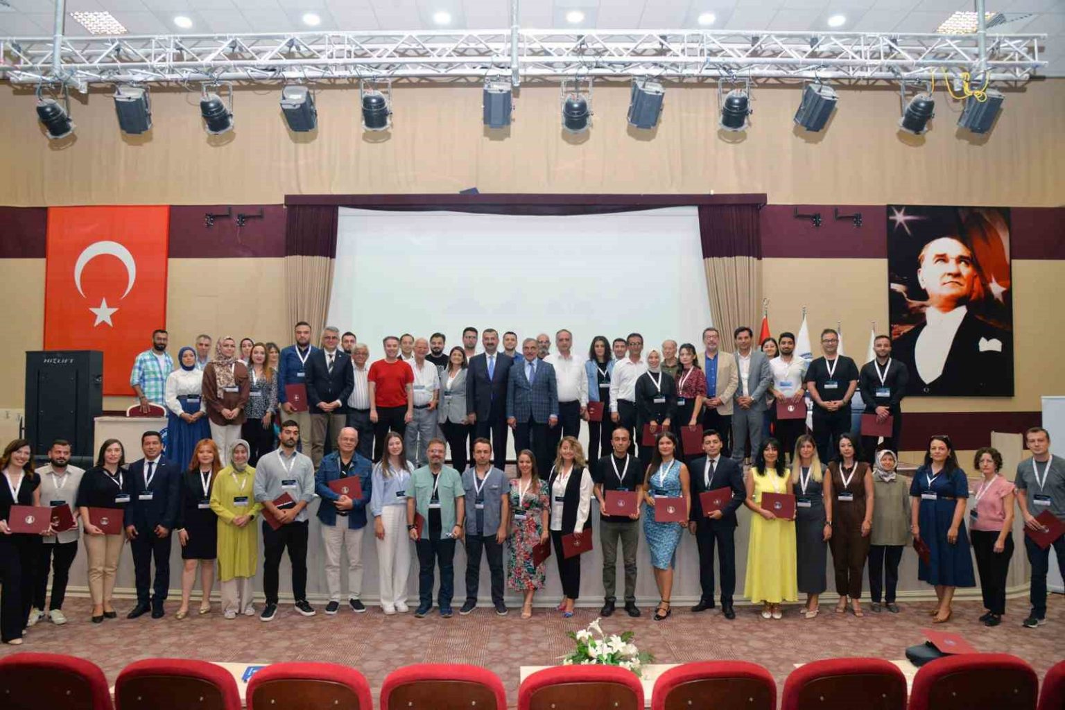 karamanda-uluslararasi-diksiyon-yaz-okulu-ilk-mezunlarini-verdi
