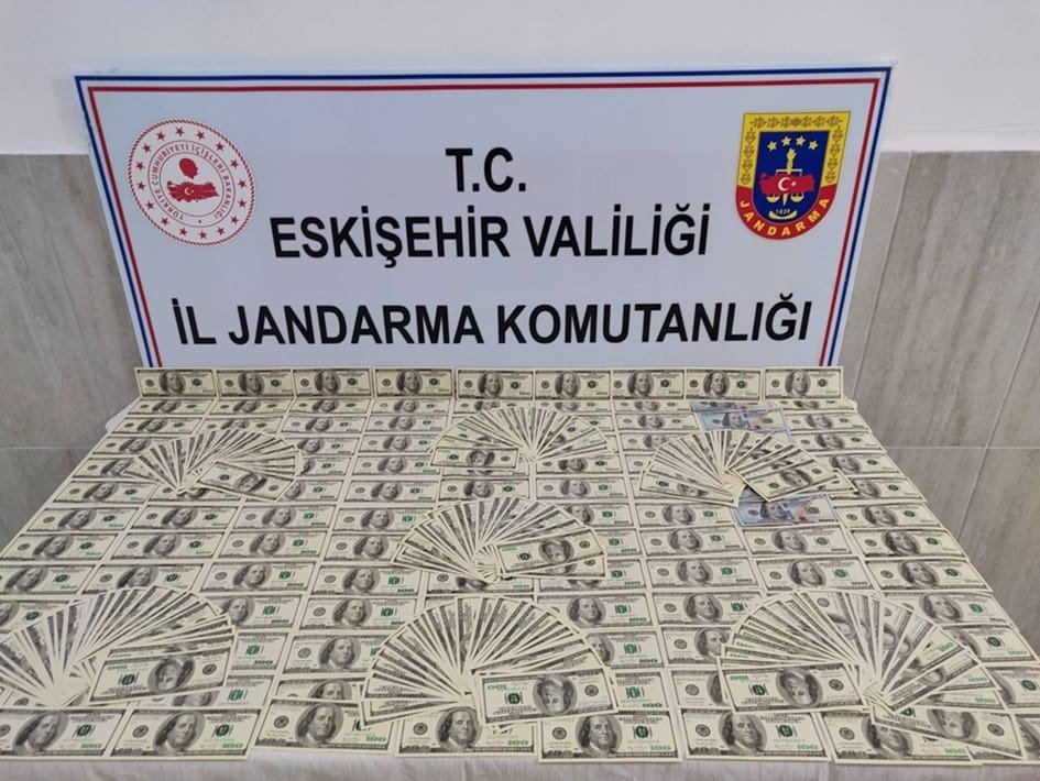 piyasa-degeri-yaklasik-1-milyon-tl-olan-sahte-dolarlar-ele-gecirildi
