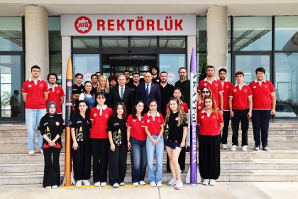 rektor-sozen-teknofest-finalistlerini-kabul-etti