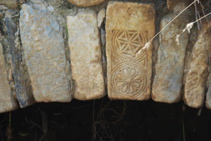 taskopru-temizliginde-tarihi-sutun-parcasi-bulundu