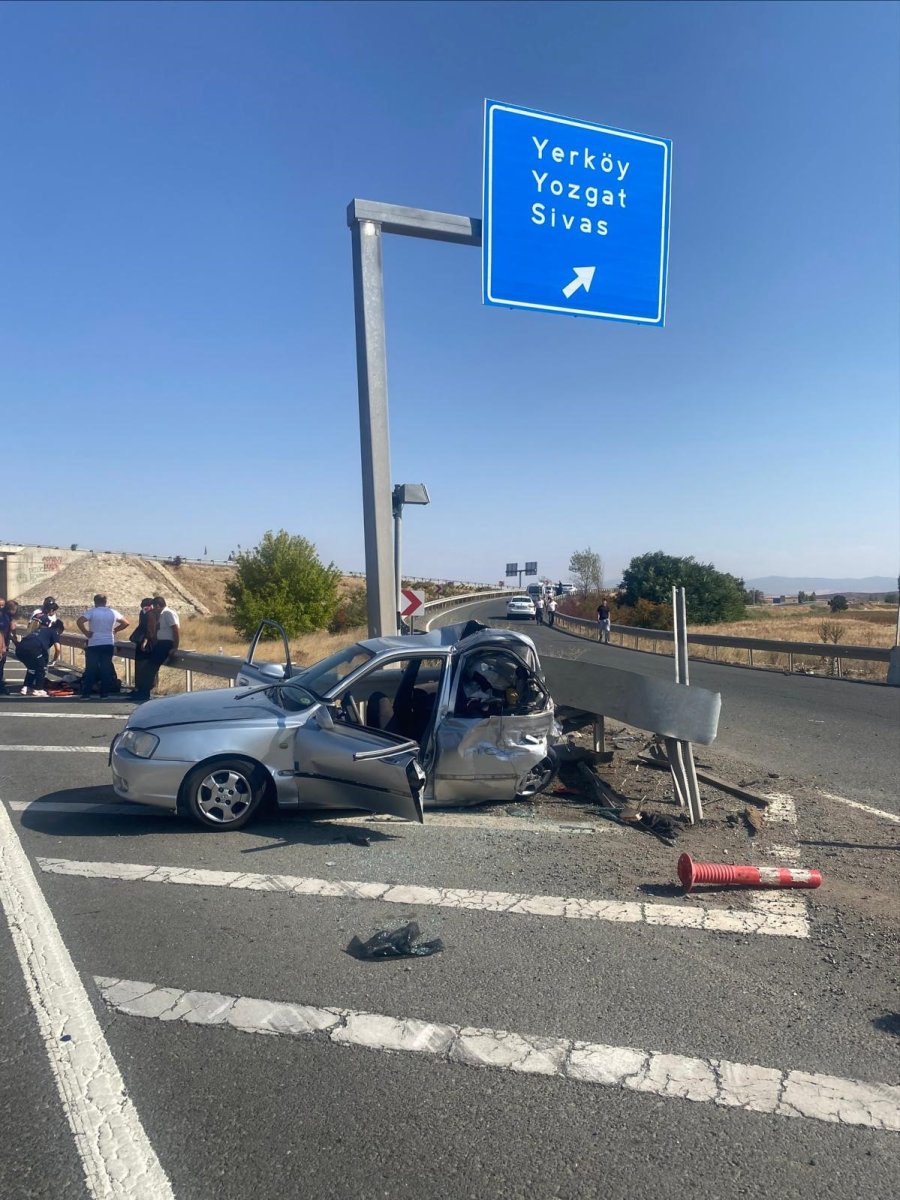 trafik-kazasinda-agir-yaralanmisti-25-yasindaki-genc-hastanede-hayatini-kaybetti