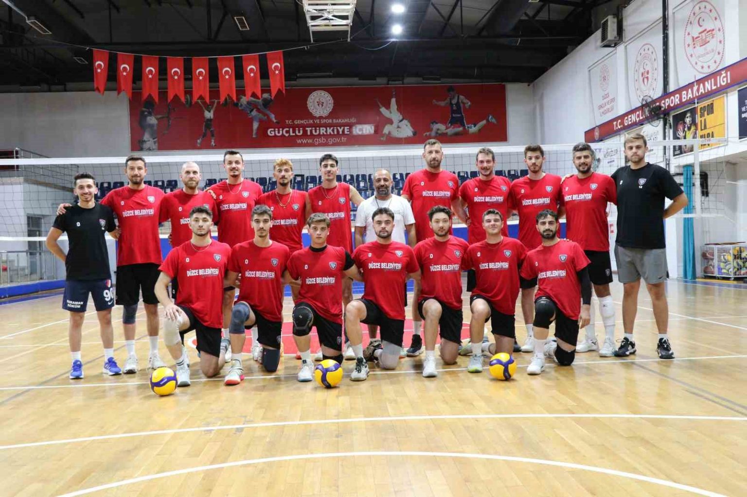 voleybol-takimi-yeni-sezona-hazirlaniyor