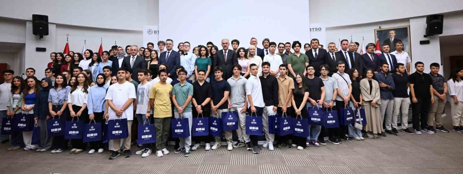 yksde-dereceye-giren-bursali-gencler-btsoda-odullendirildi