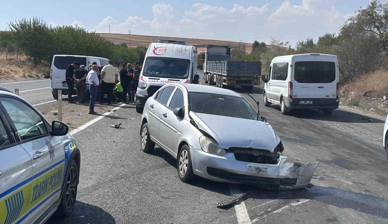 adiyamanda-u-donusu-yapmak-isteyen-otomobile-araclar-carpti-3-yarali
