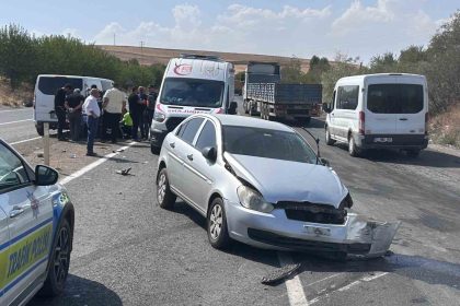 adiyamanda-u-donusu-yapmak-isteyen-otomobile-araclar-carpti-3-yarali