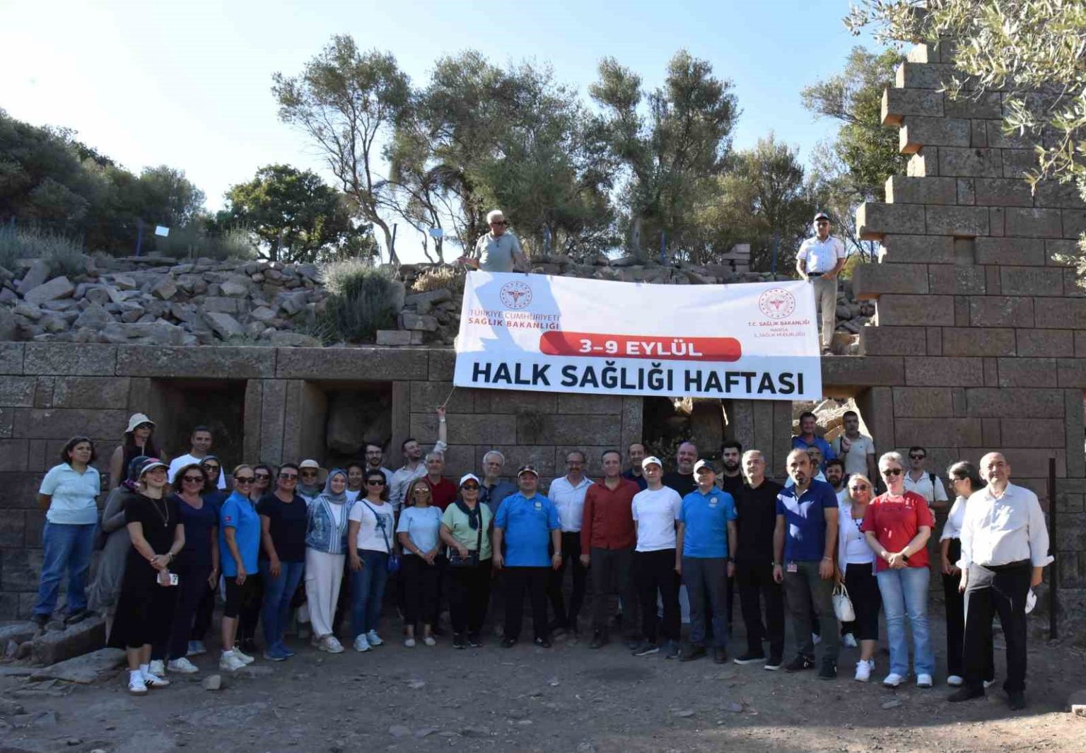 aigai-antik-kentinde-saglik-icin-yuruduler