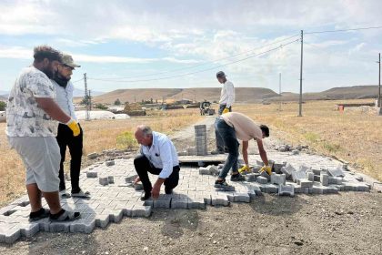akyakada-koy-ici-yollar-kilit-parke-tas-doseniyor