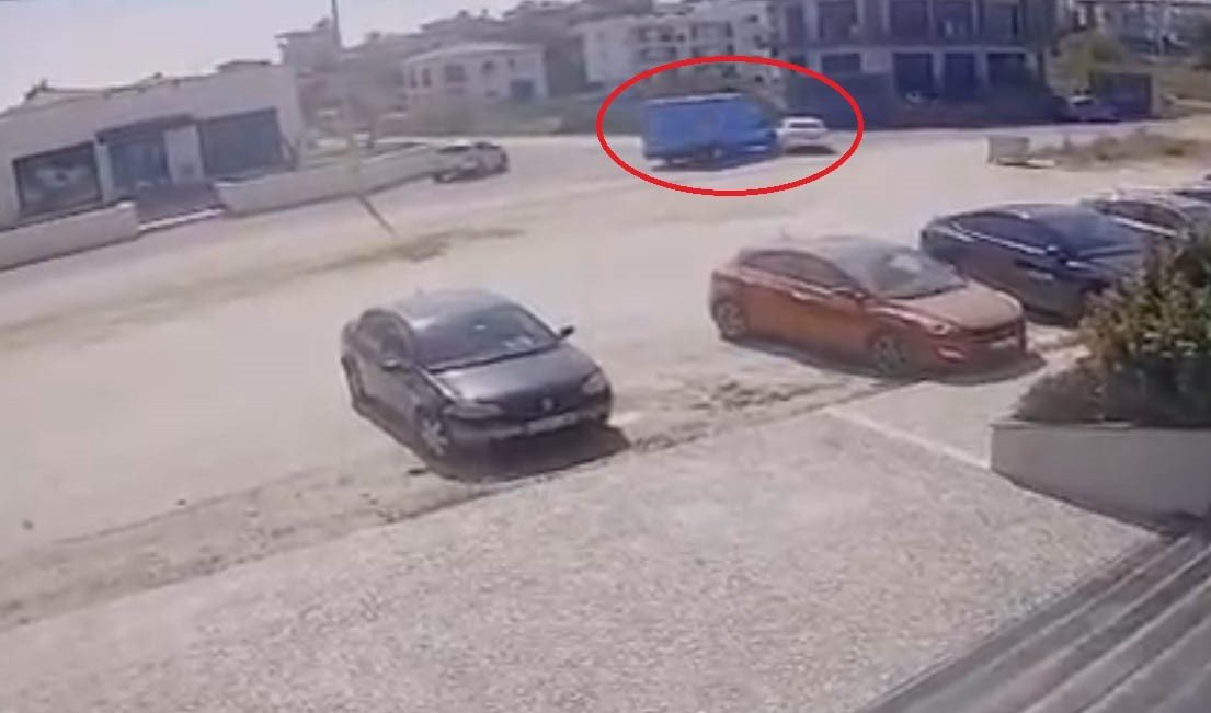 antalyada-kargo-araciyla-otomobil-carpisti