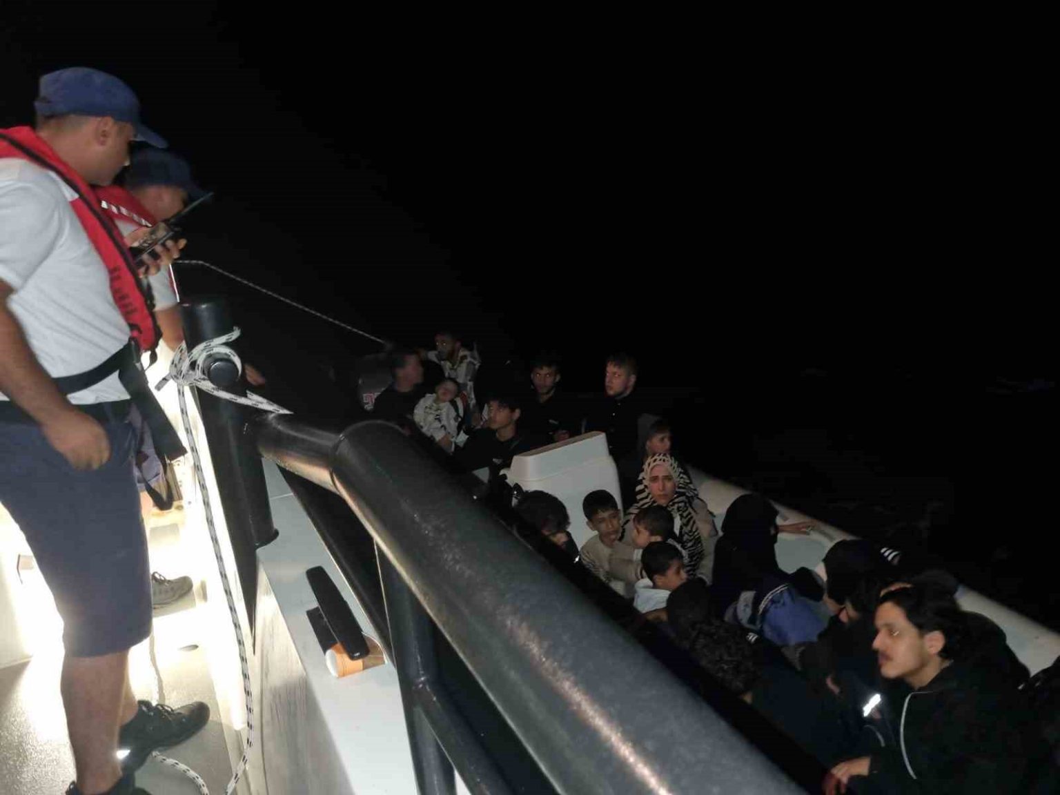aydinda-17-duzensiz-gocmen-kurtarildi