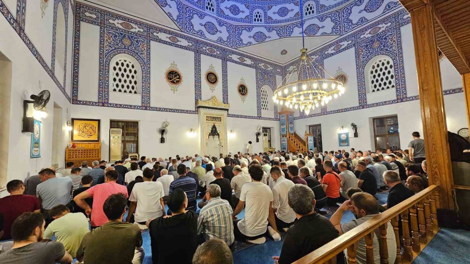 bandirmada-mevlid-kandilinde-camiler-doldu-tasti