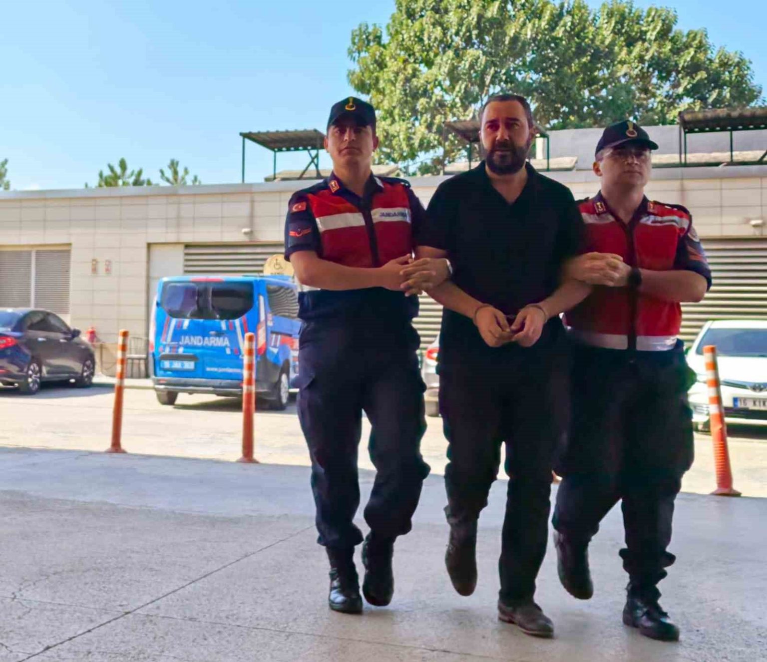 bursada-kavanoz-icindeki-uyusturucu-icin-operasyon