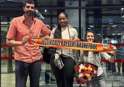 charli-collier-kayseriye-geldi