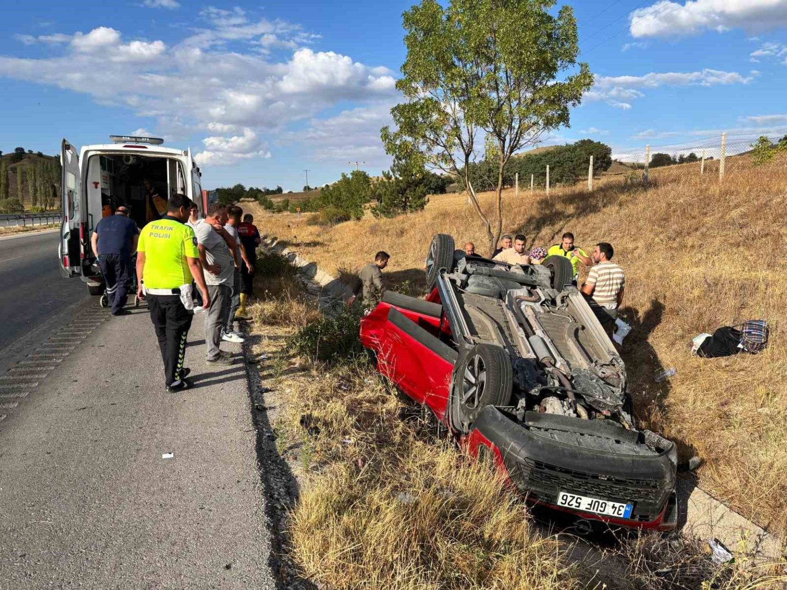 corumda-otomobil-takla-atti-2-yarali