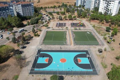 genclik-parkinin-spor-sahalari-yenileniyor