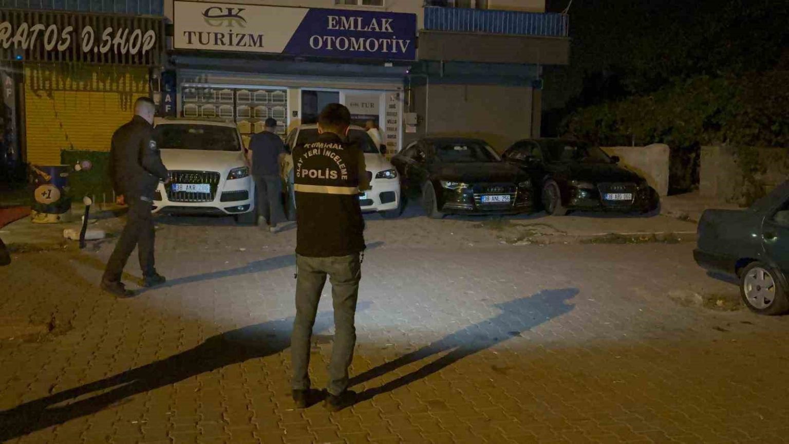 ihbari-degerlendiren-ekipler-4-adet-ruhsatsiz-tabanca-ele-gecirdi