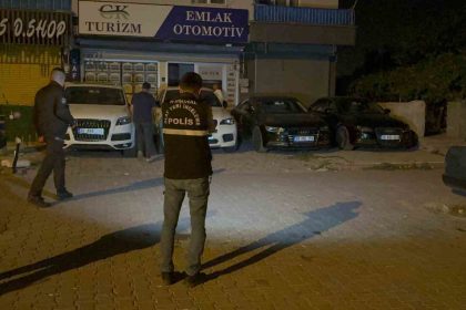 ihbari-degerlendiren-ekipler-4-adet-ruhsatsiz-tabanca-ele-gecirdi