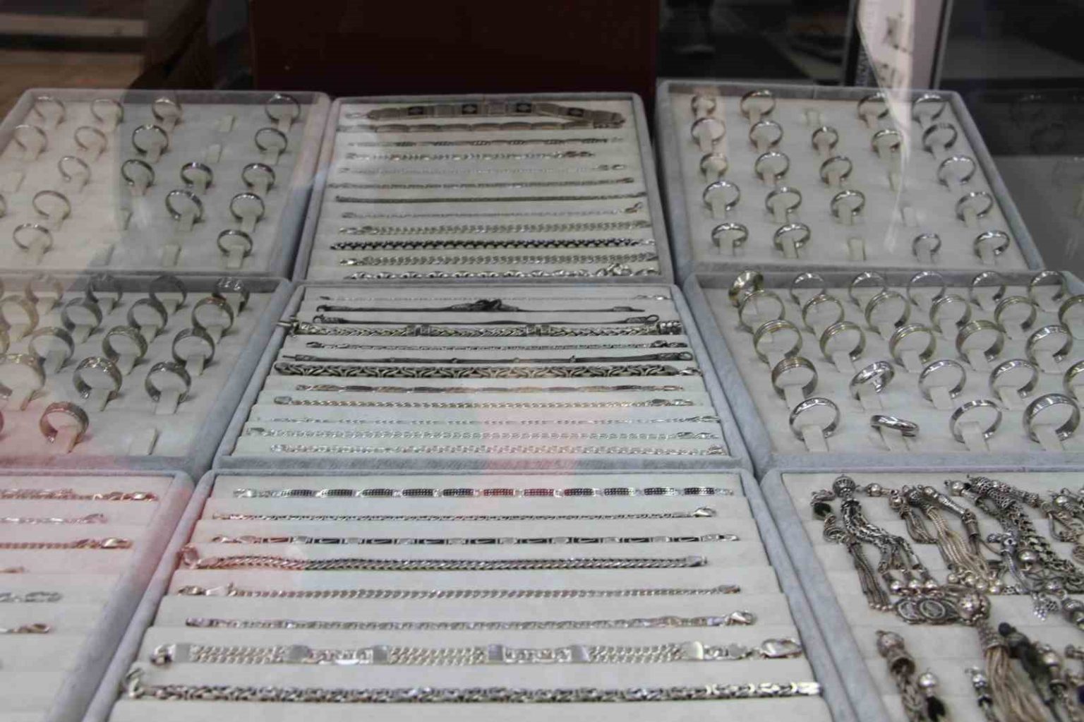 kadinlar-altini-erkekler-gumusu-tercih-ediyor