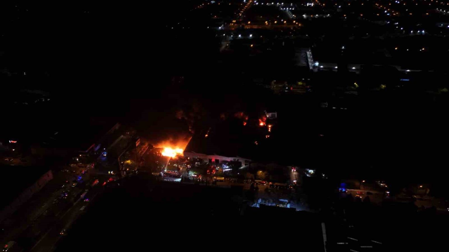 kayseride-fabrika-yangini-4-saattir-suruyor