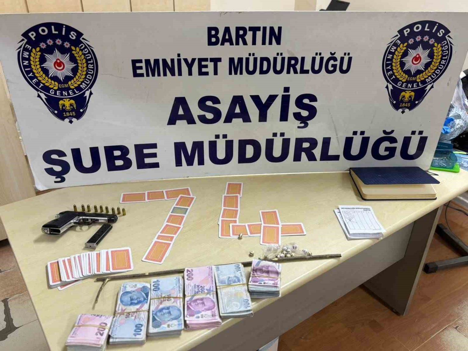 kumar-baskinimda-28-kisiye-toplamda-258-bin-tl-para-cezasi-kesildi