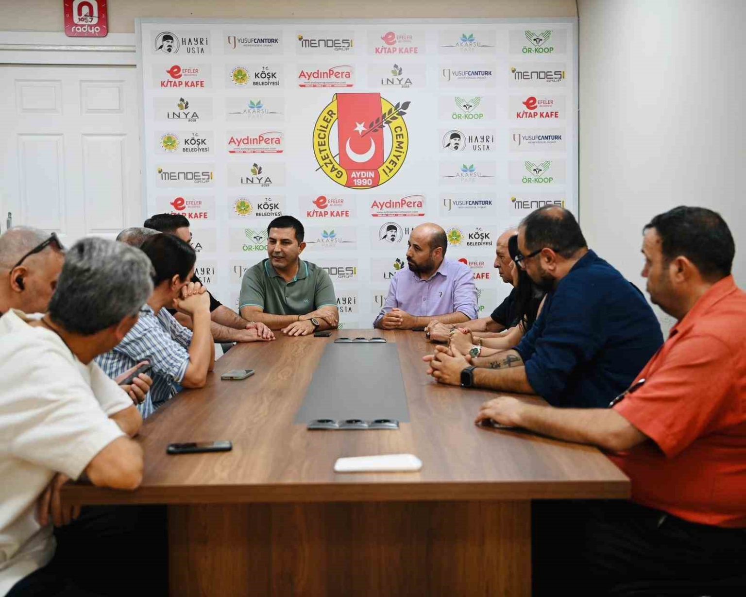 kusadasi-belediye-baskani-gunel-aydin-halkinin-cikarlari-icin-sahada-olacagiz