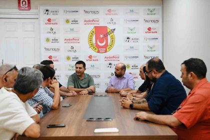 kusadasi-belediye-baskani-gunel-aydin-halkinin-cikarlari-icin-sahada-olacagiz