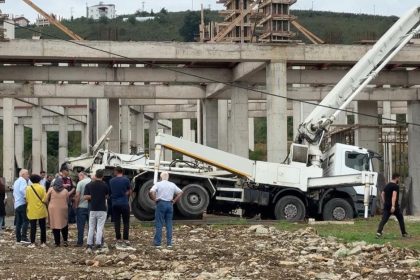 orduda-insaatta-beton-mikseri-devrildi-1-olu