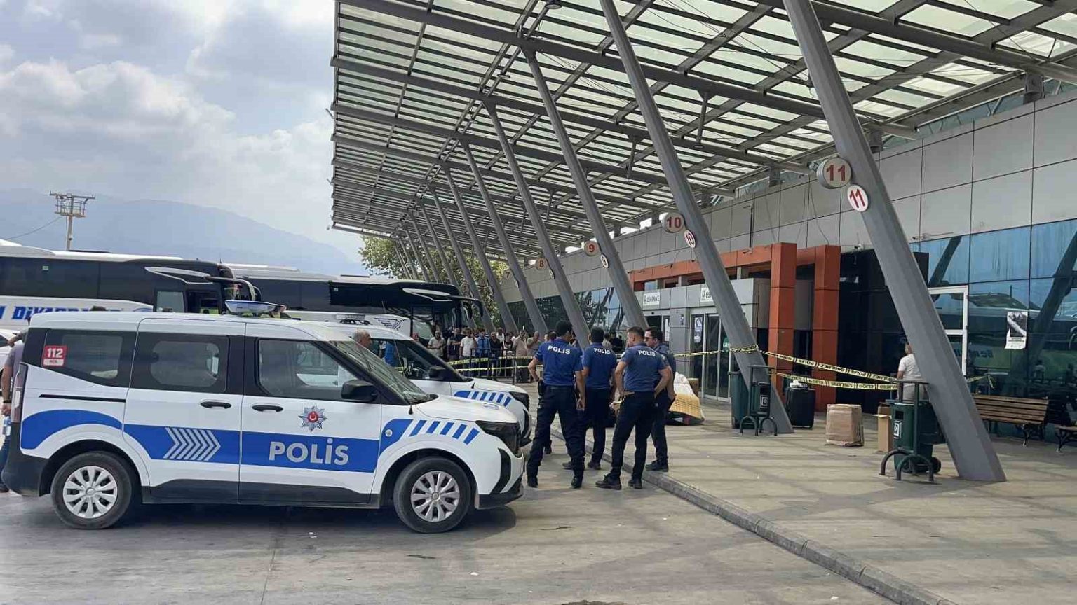 osmaniye-otogarinda-baba-kizina-tufekle-ates-etti