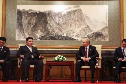 rusya-devlet-baskani-putin-kuzey-kore-lideri-kim-ile-bir-araya-geldi