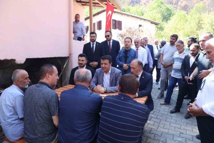 saadet-partisinden-81-ilde-saha-calismasi-millet-vekiliyle-bulusuyor