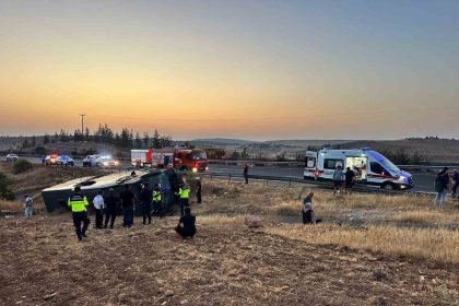 sanliurfada-yolcu-otobusu-devrildi-27-yarali