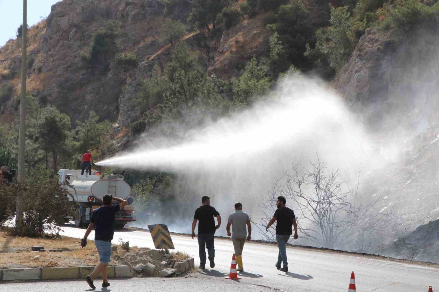 sazli-yanginina-15-hava-araci-ile-mudahale-ediliyor