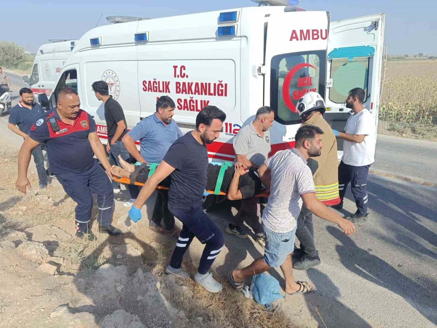 takla-atarak-ters-donen-hafif-ticari-aractaki-7-kisi-yaralandi