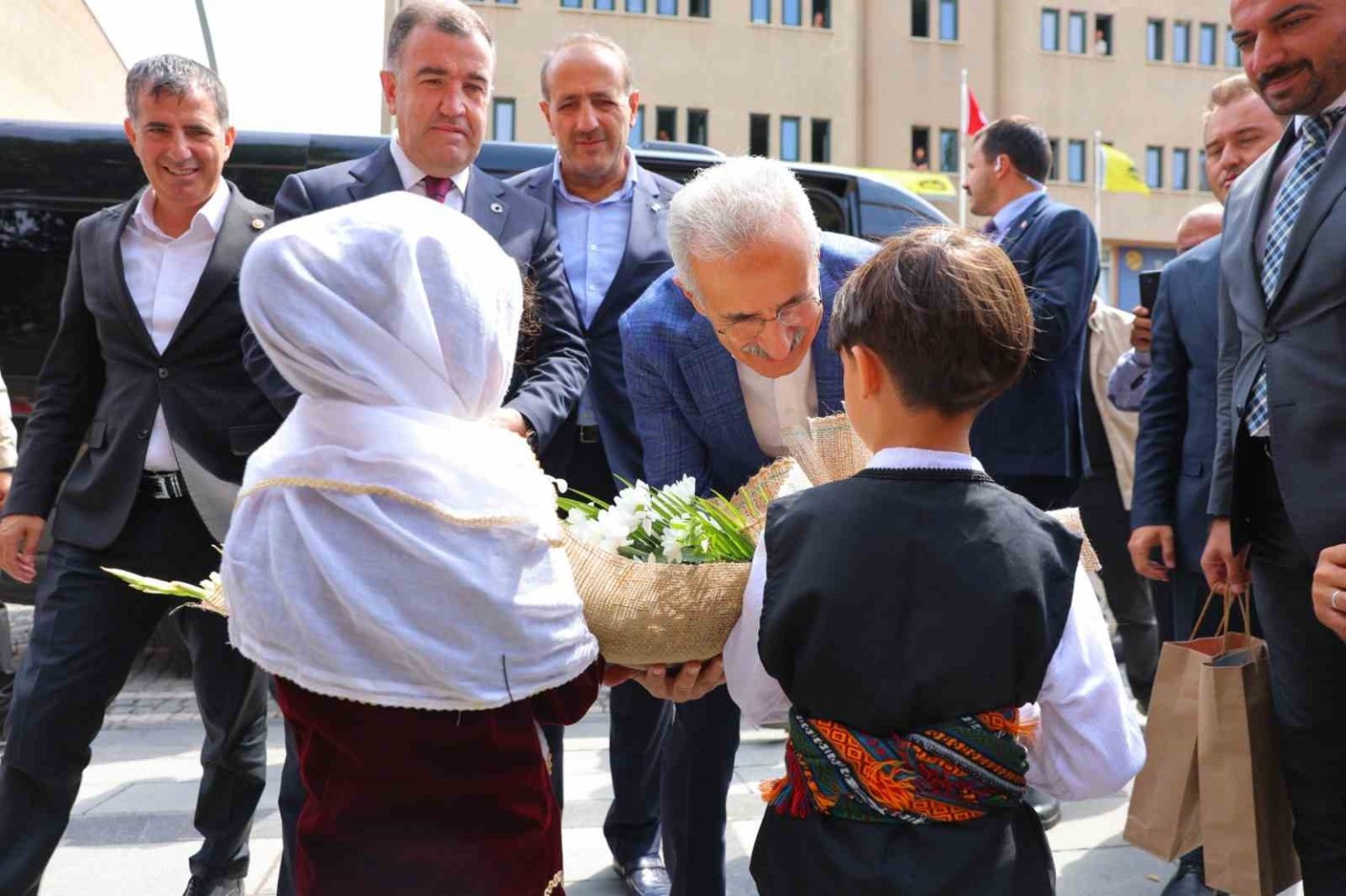 ulastirma-ve-altyapi-bakani-uraloglu-bayburtta