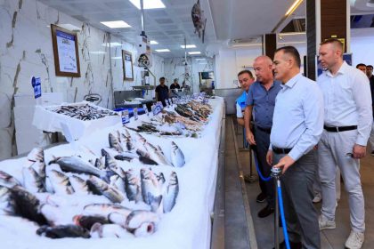 vali-akbiyik-ihracat-rekortmeni-su-urunleri-sektoru-temsilcilerini-ziyaret-etti