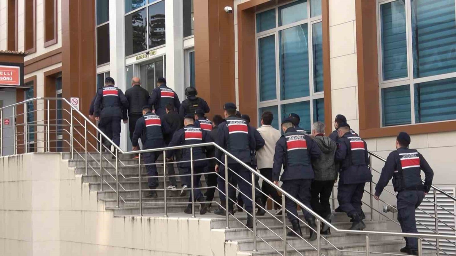 yalovada-icme-suyuna-kimyasal-madde-karistirdigi-ileri-surulen-saniklar-hakim-karsisinda