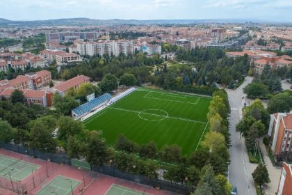 anadolu-universitesi-ogrencilerine-sportif-acidan-guclu-bir-kampus-yasami-sunuyor