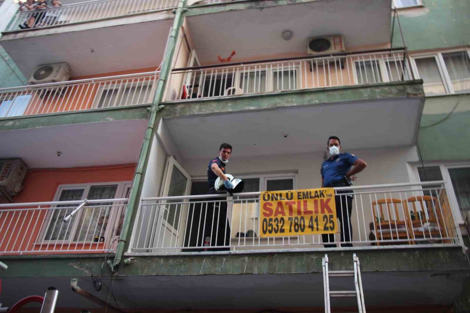 apartmandaki-kotu-kokunun-sebebi-bozuk-et-cikti