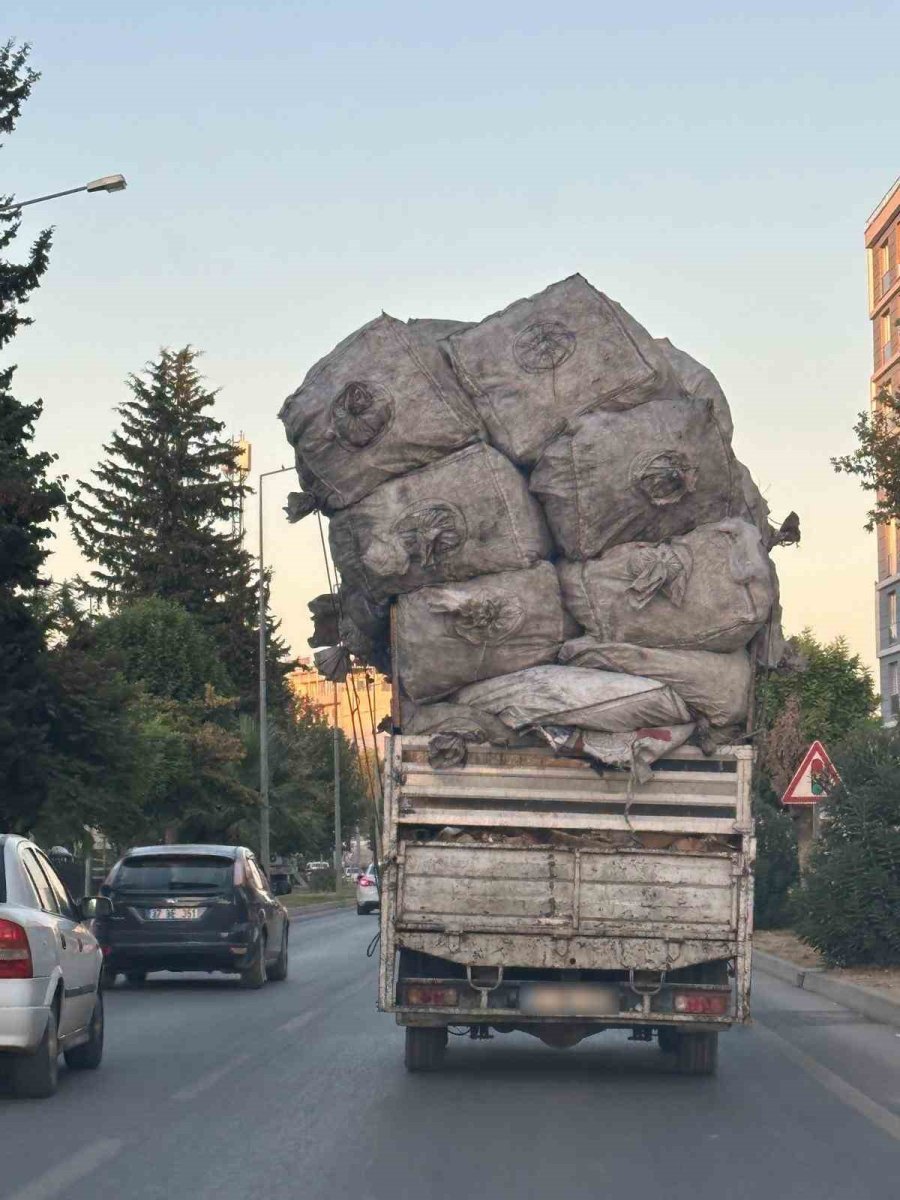 asiri-yukle-trafikte-ilerleyip-tepkilere-neden-oldu