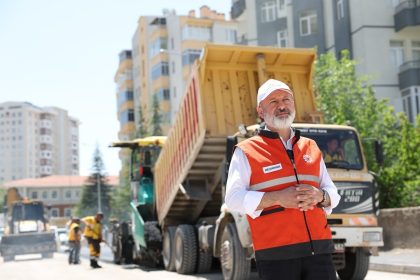 baskan-colakbayrakdar-yerli-ve-milli-turkiyenin-en-guclu-asfalt-plentiyle-rekorlara-kosuyoruz