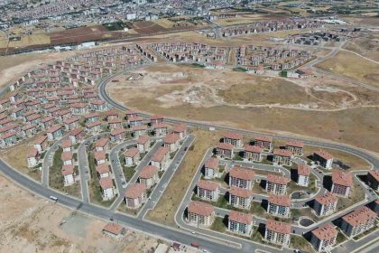 bir-sehir-adeta-bastan-kuruldu-elazigda-36-bin-konut-depremzedelere-teslim-edildi