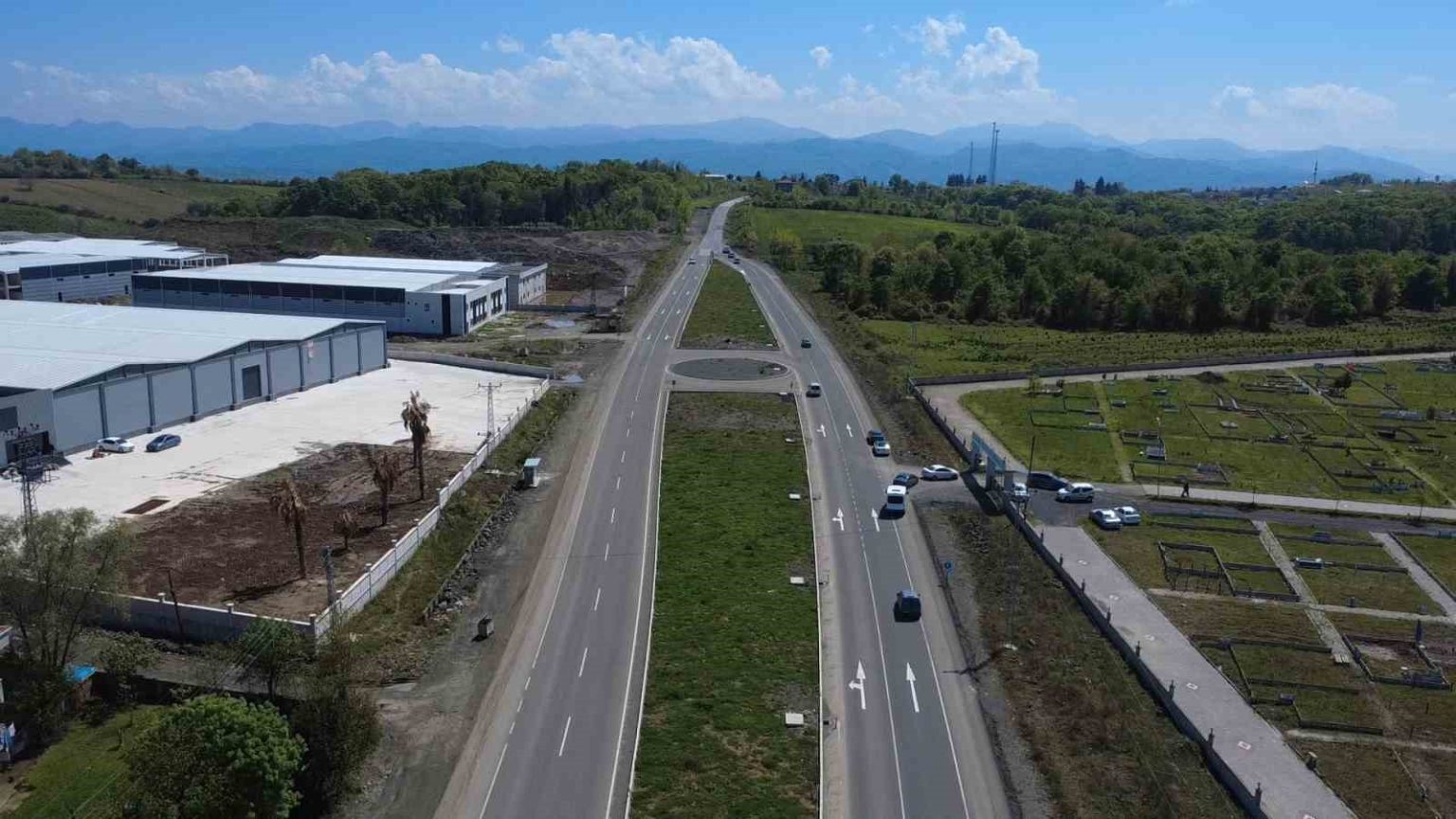 carsamba-ayvacik-yolunda-calismalar-hizlandi