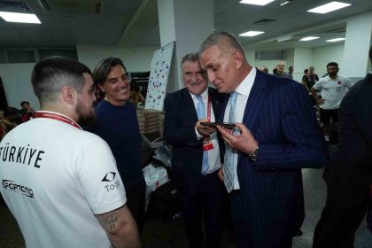 cumhurbaskani-erdogandan-a-milli-futbol-takimina-tebrik-telefonu