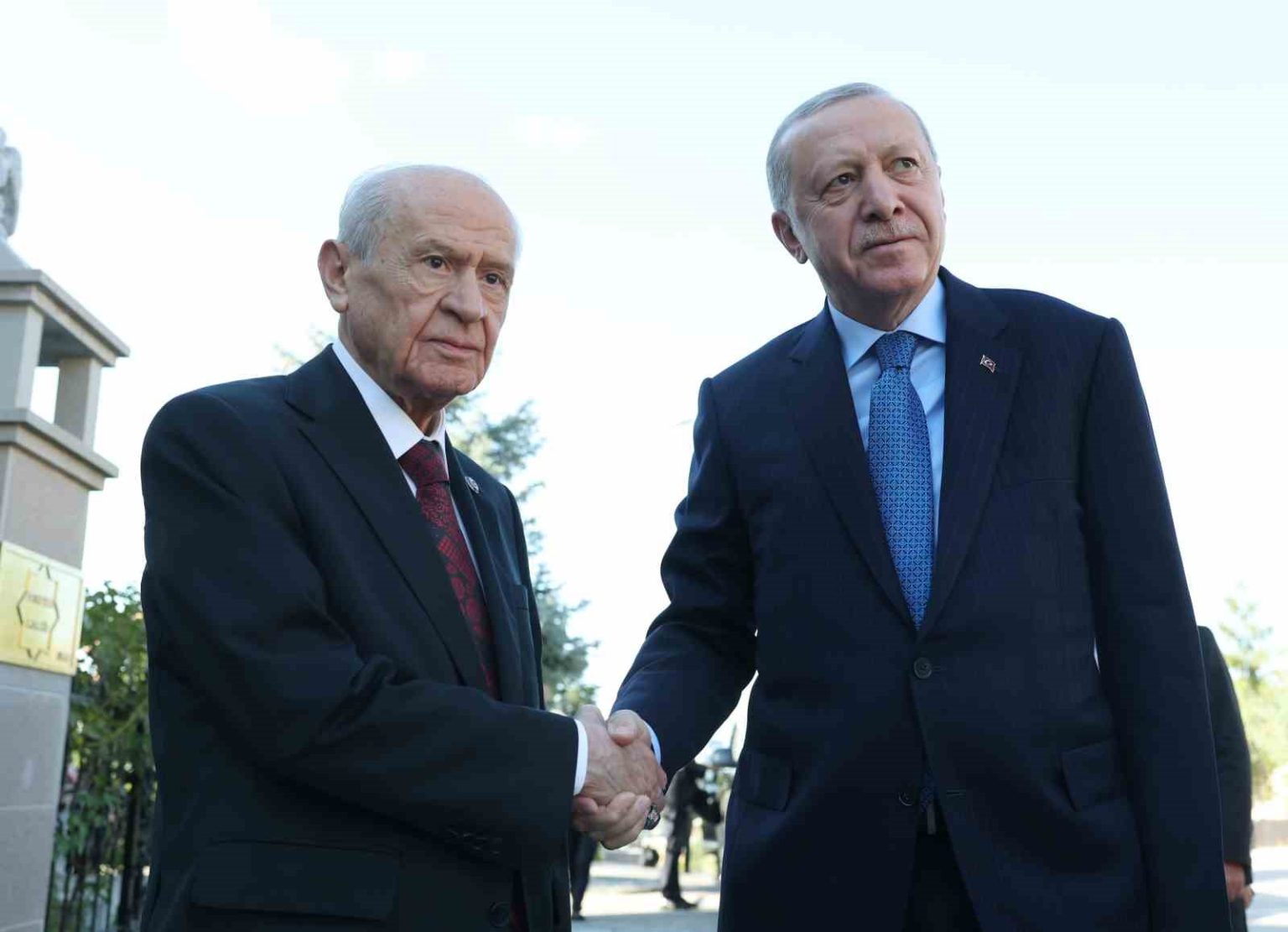 cumhurbaskani-recep-tayyip-erdogan-mhp-genel-baskani-devlet-bahceli-ile-bestepede-bulunan-konutunda-bir-araya-geldi
