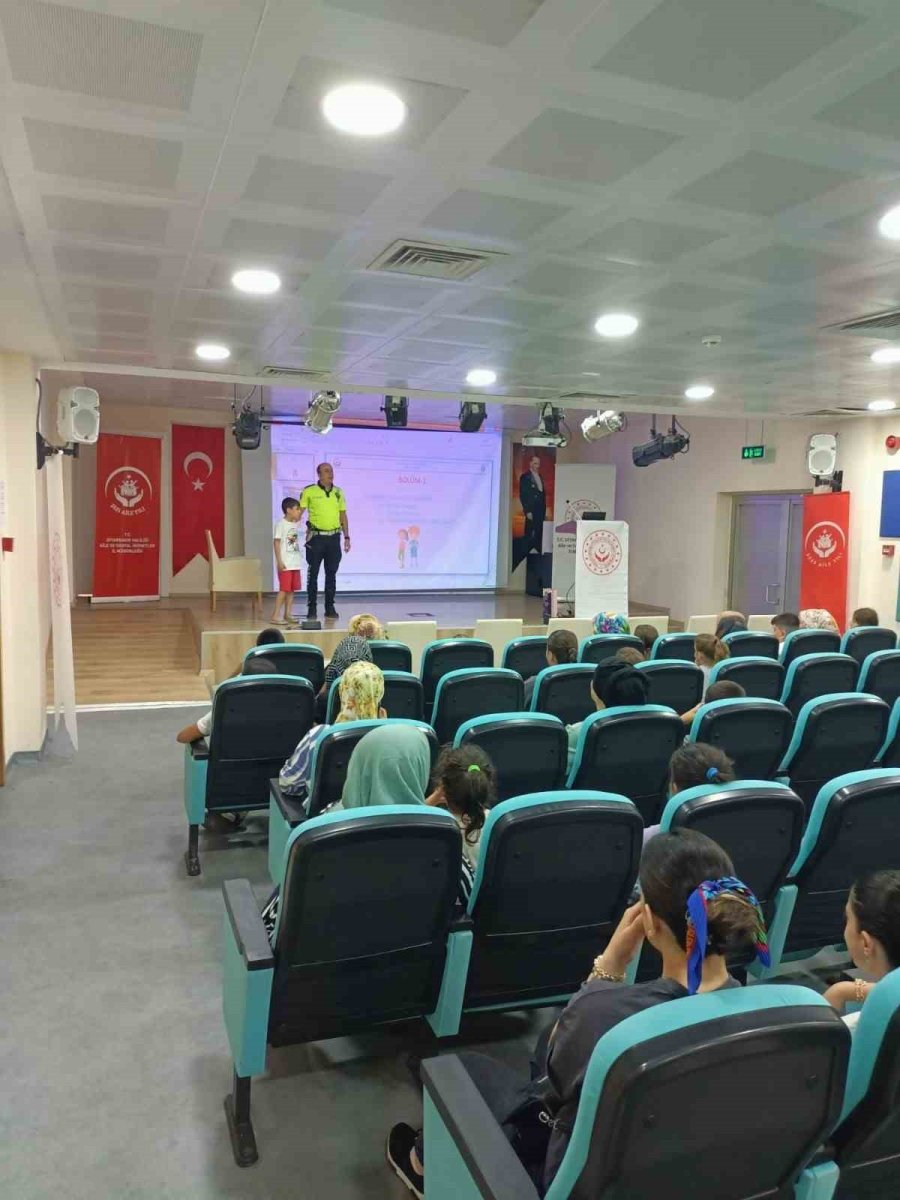 diyarbakirda-trafik-polislerinden-ogrencilere-trafik-egitimi