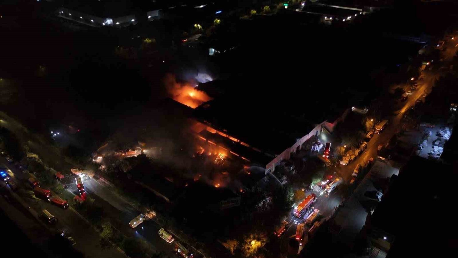 fabrika-yangininda-9-saat-geride-kaldi