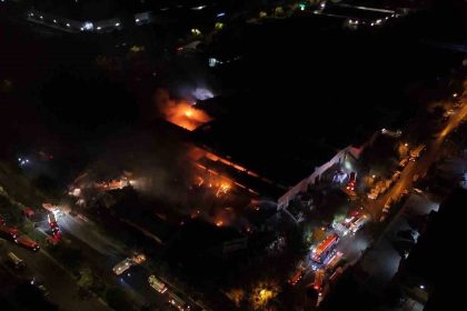 fabrika-yangininda-9-saat-geride-kaldi