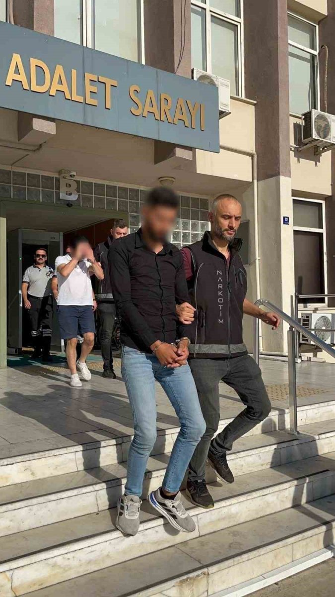 forum-avmde-uyusturucu-alisverisi-polise-takildi