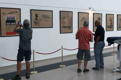 gazi-mustafa-kemal-ataturk-sergisi-sanatseverlerle-bulustu